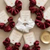 Satin Scrunchies – Rød/Hvid – 7 stk