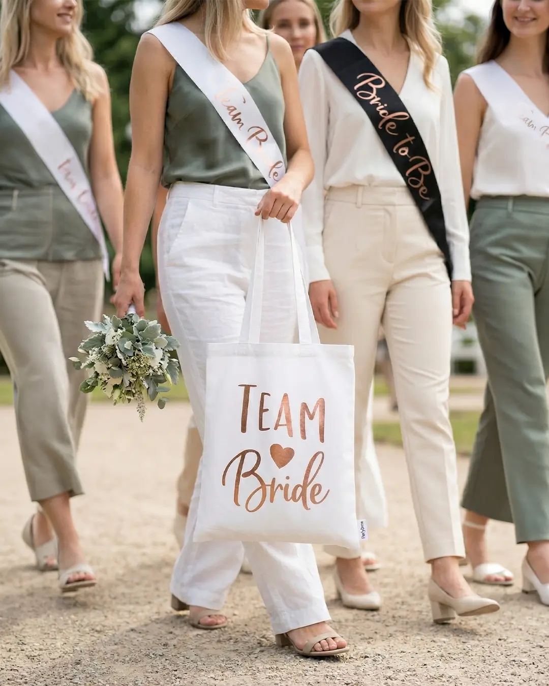 Mulepose, Team Bride, hvid