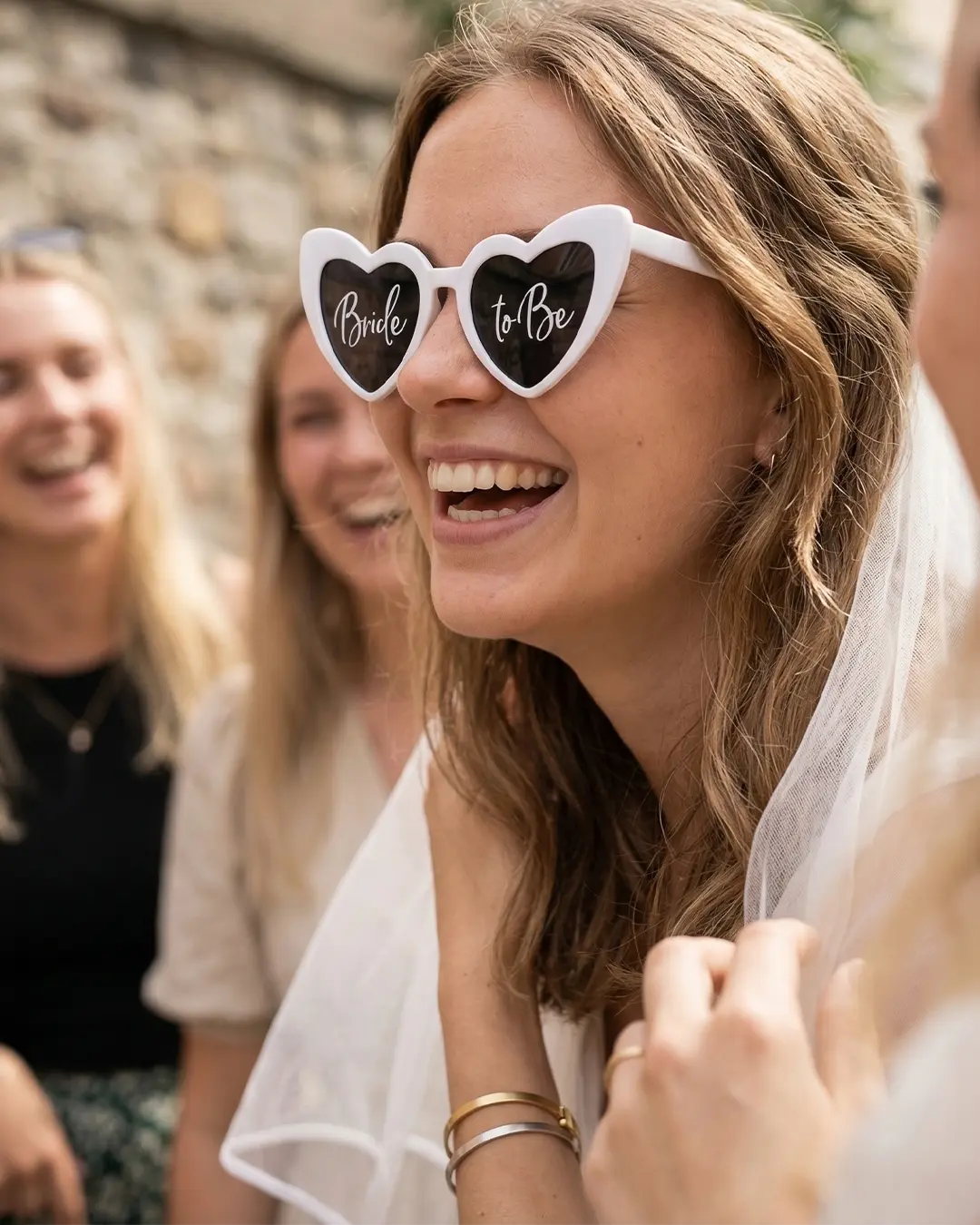 hjerteformede briller “Bride to be” , hvid