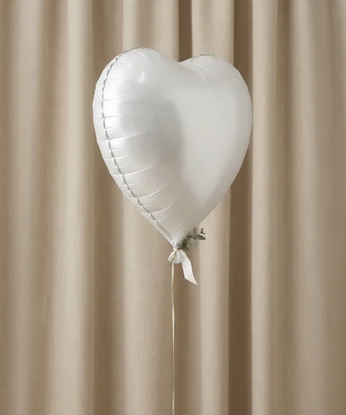 Alternative view of folieballon, hjerte, 45 cm, hvid