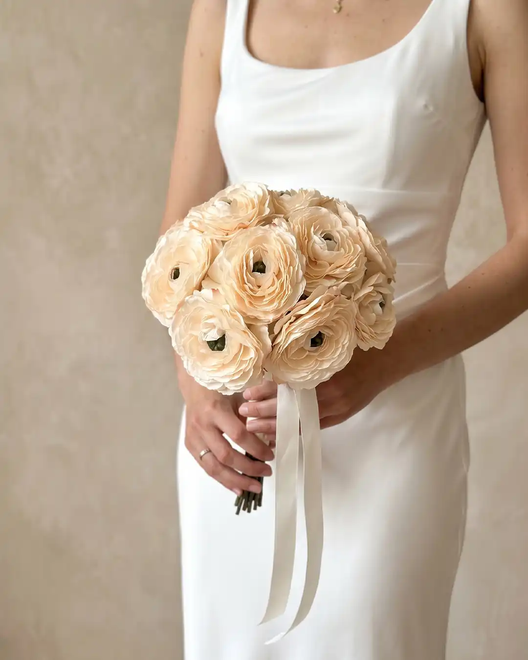 Blush Romance - Ranunkel Brudebuket